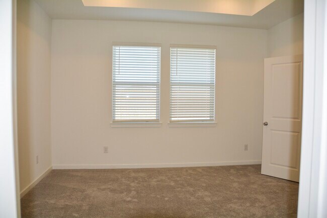 Building Photo - 18226 Flora Grv Dr