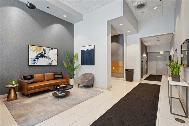 Building Photo - 400 W Ontario St