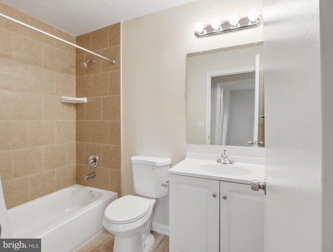 Building Photo - 7203 Rutherford Green Cir