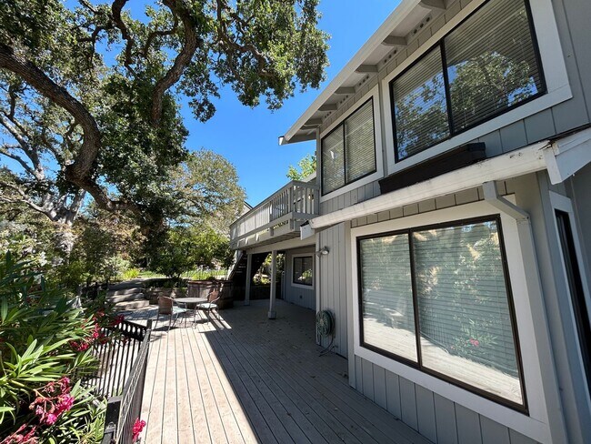Building Photo - Must See Spacious Alamo 4BR Home with Remo...