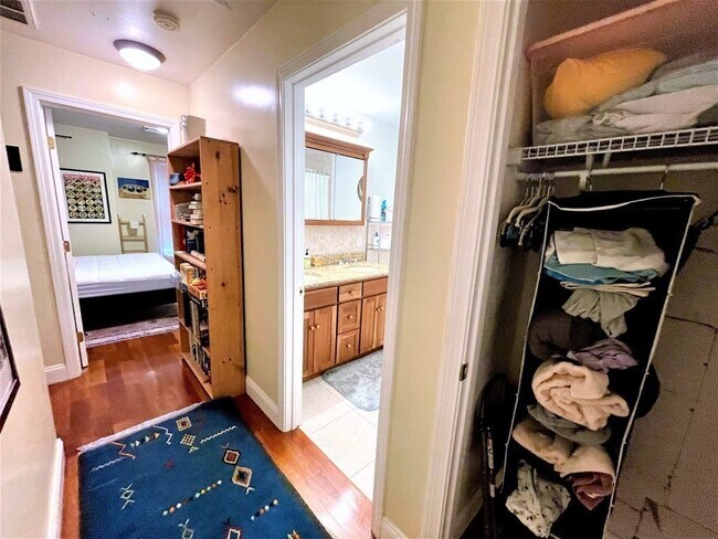 Building Photo - 232 Prospect St