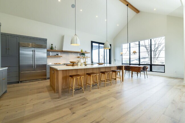 Building Photo - Beautiful Fully Furnished Custom Home in Rancharrah