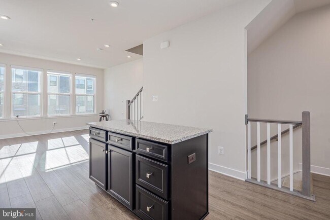 Building Photo - 1920 Four Roses St