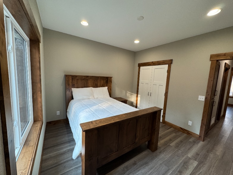 Building Photo - 11593 Forestview Dr S