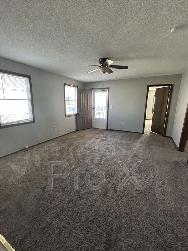 Building Photo - 313 E 8th St