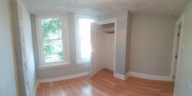 Building Photo - 3 Bedroom 1 Bath Home