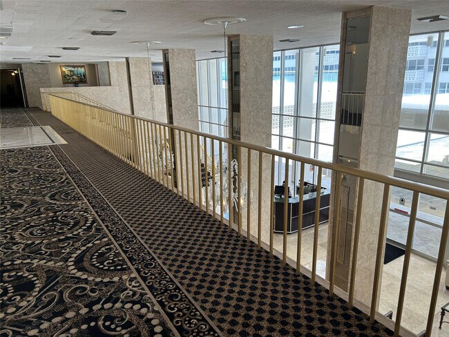 Building Photo - 4020 Galt Ocean Dr