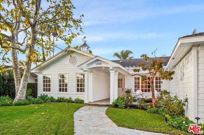 Building Photo - 1308 Mariners Dr