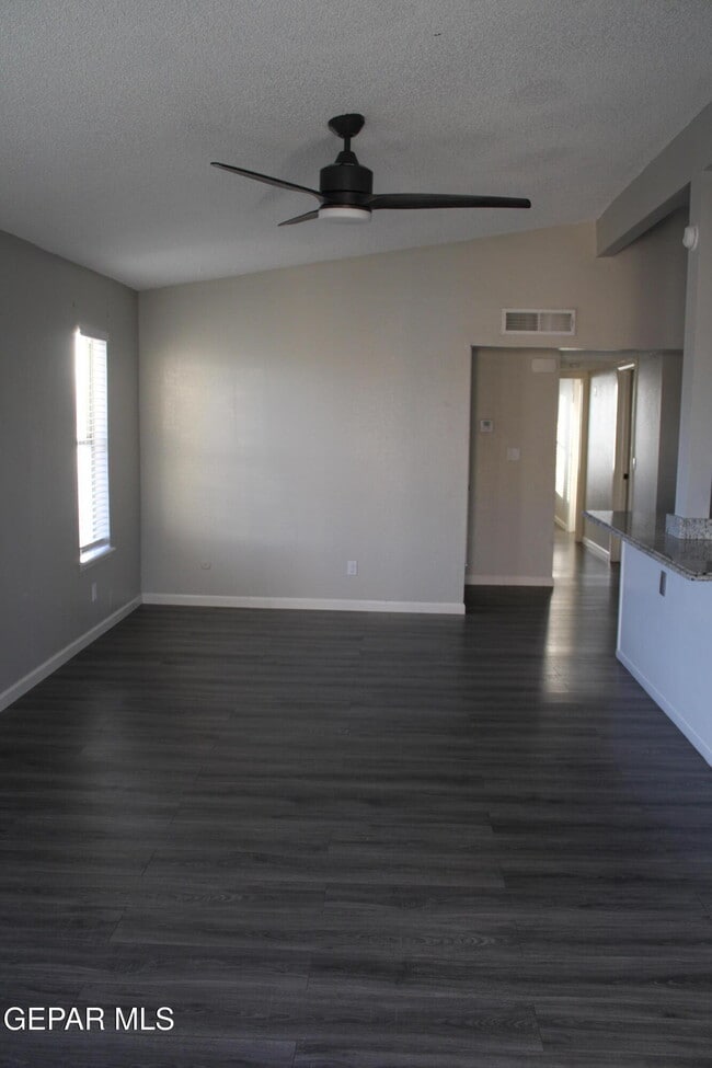 Building Photo - 11100 La Quinta Pl