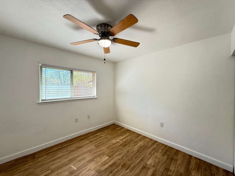 Building Photo - 6206 Hopes Ferry St