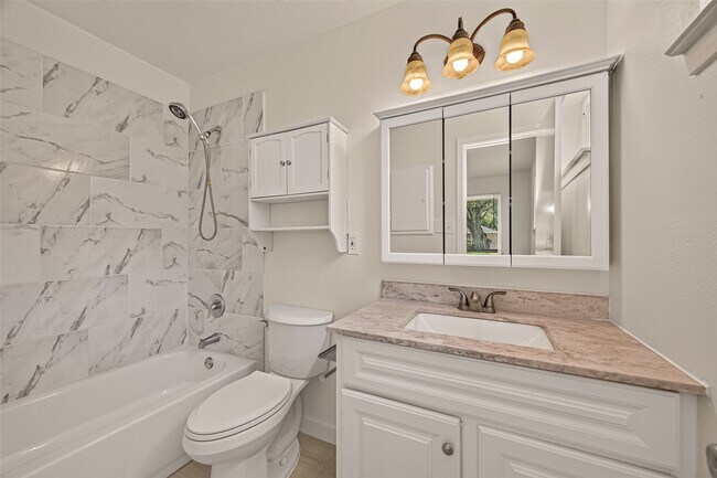 Building Photo - 313 Stratmore Dr