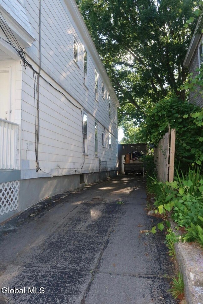Building Photo - 1066 Howard St