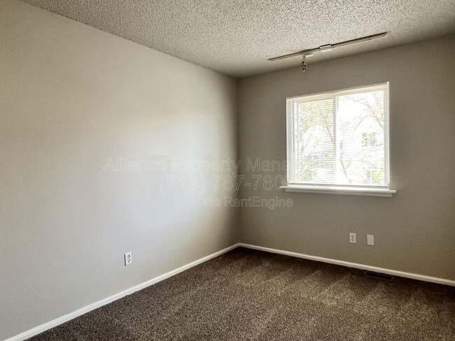 Building Photo - 5851 Granby Hill Dr