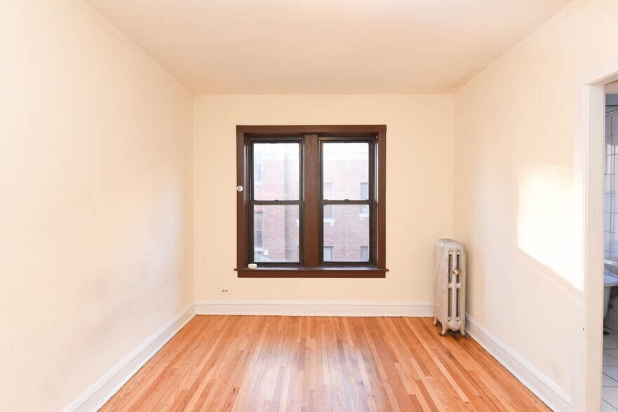 Building Photo - 3300 W Schubert Ave