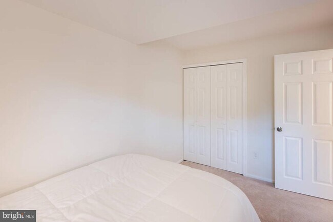 Building Photo - 1618 Palm Springs Dr