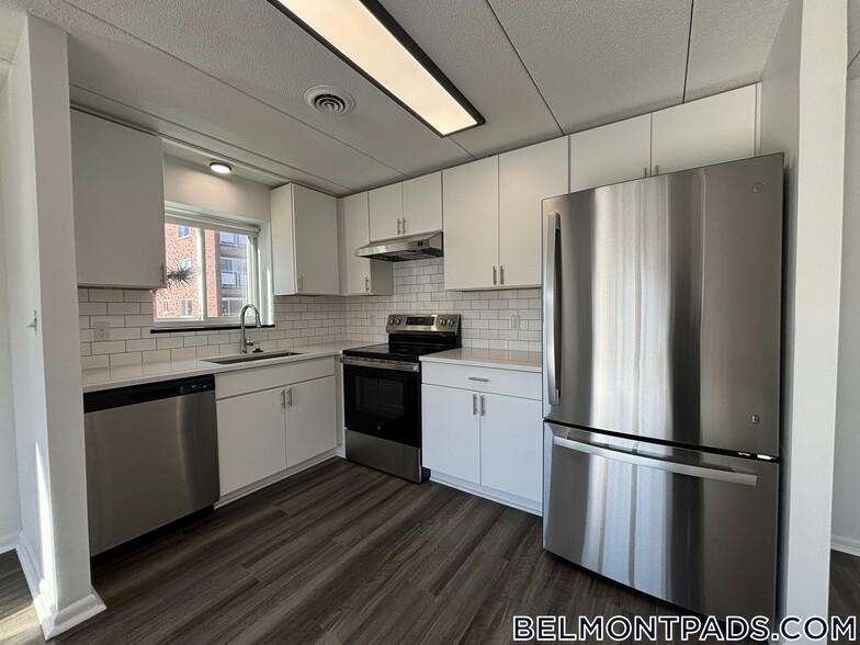 Building Photo - 53 Hill Rd