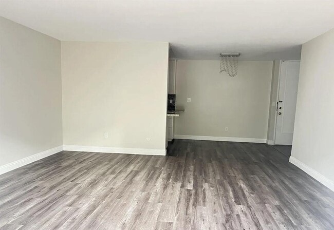 Building Photo - 6455 La Jolla Blvd
