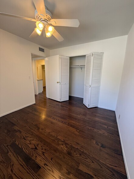 Opposite view of upstairs bedroom with closet - 10330 Riverside Dr