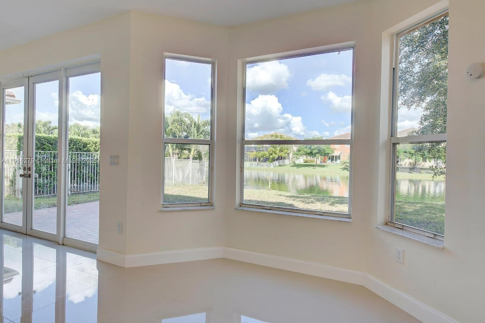 Building Photo - 15711 SW 53rd Ct