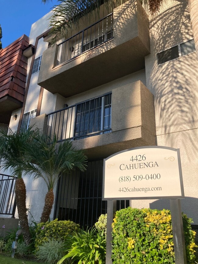 Building Photo - KBC Cahuenga