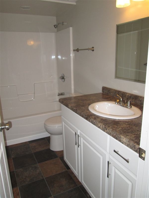 Building Photo - 3 br, 2 bath Townhome - 1621 Park Drive SE