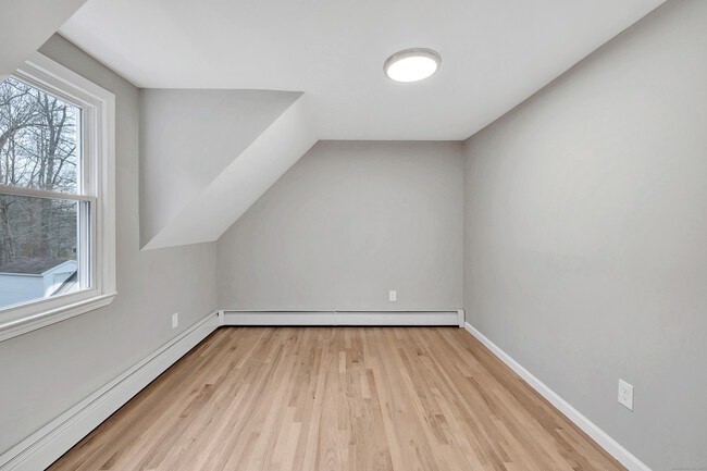 Building Photo - 19 Good Hill Rd