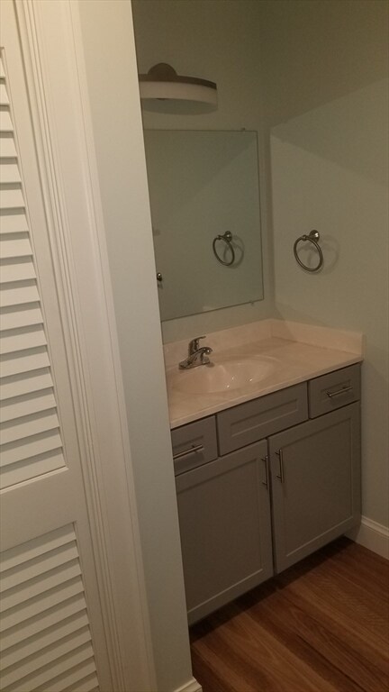 Building Photo - 462 Main St