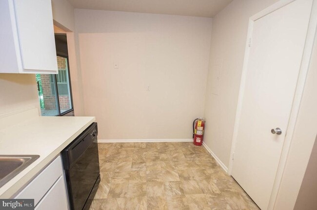 Building Photo - 803 College Ln