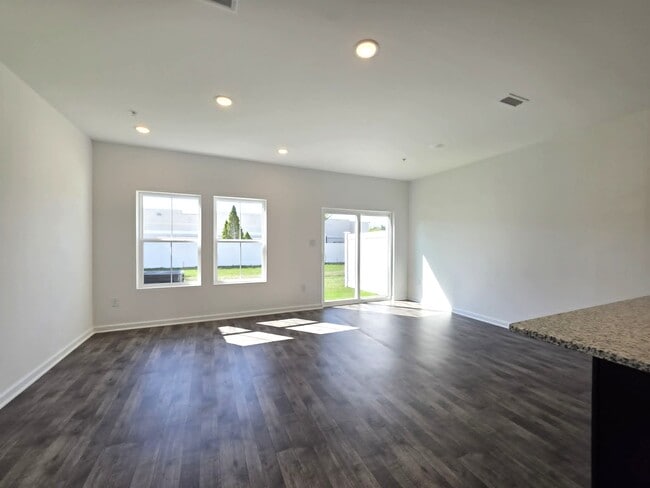 Building Photo - 222 Clement Lp