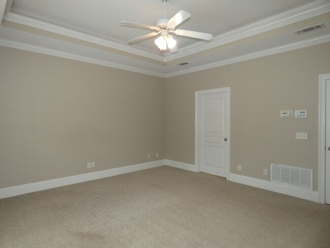 Building Photo - Marvelous Executive Pool Home in Hammersmith