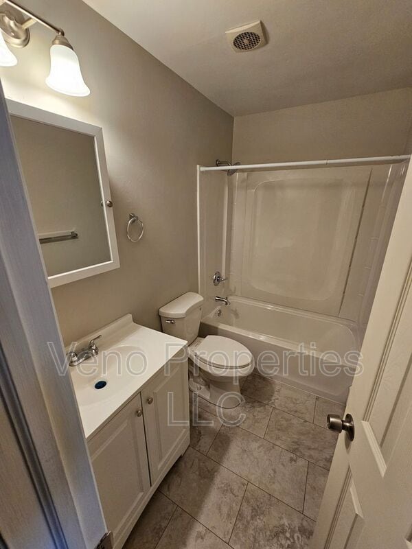 Building Photo - 9/11/13 Village Dr.