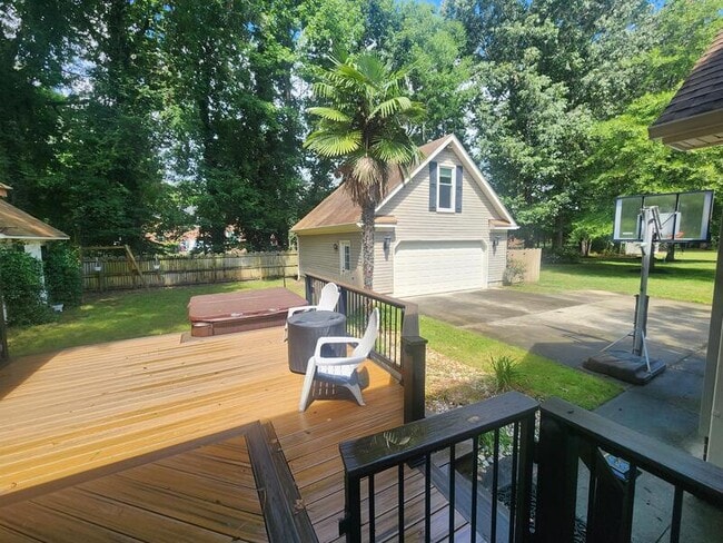 Building Photo - 720 Aguila Dr