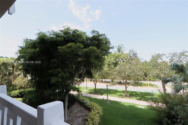 Building Photo - 1121 Crandon Blvd