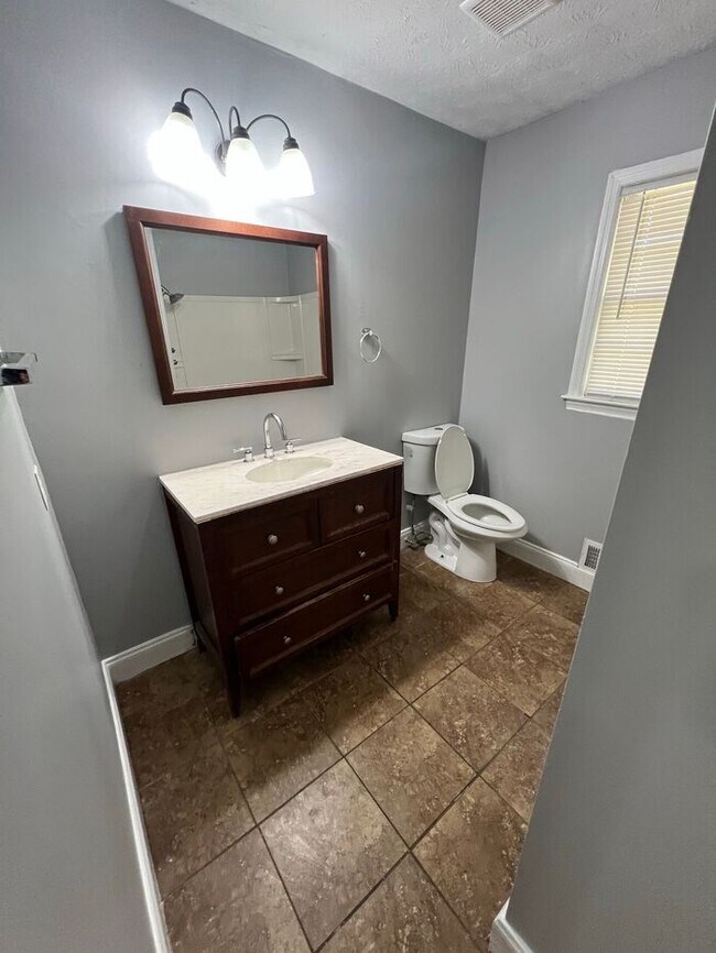 Building Photo - Huge 5 bedroom home in Lawrenceville NOW READY!