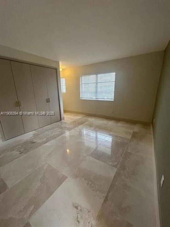 Building Photo - 1060 92nd St