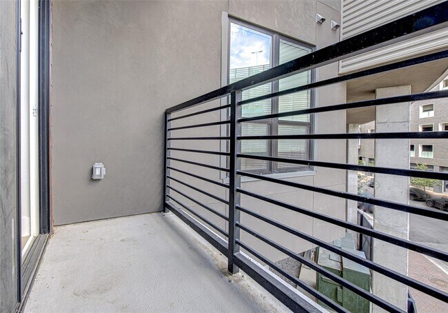 Building Photo - 1701 Simond Ave