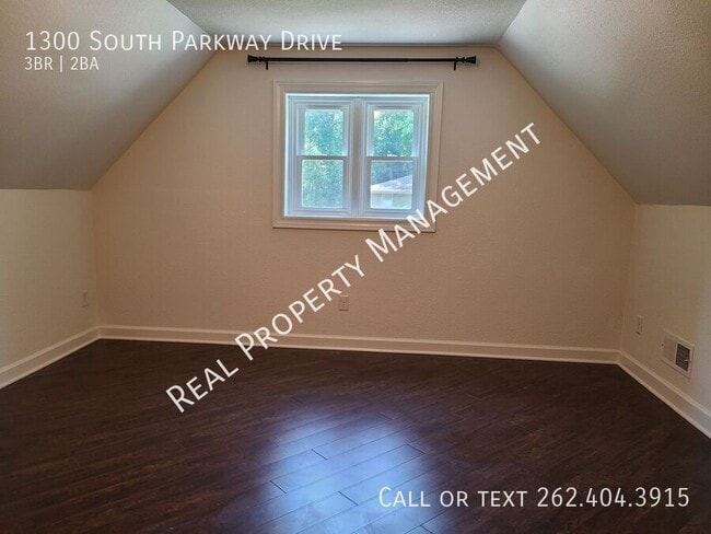 Building Photo - 1300 Parkway Dr