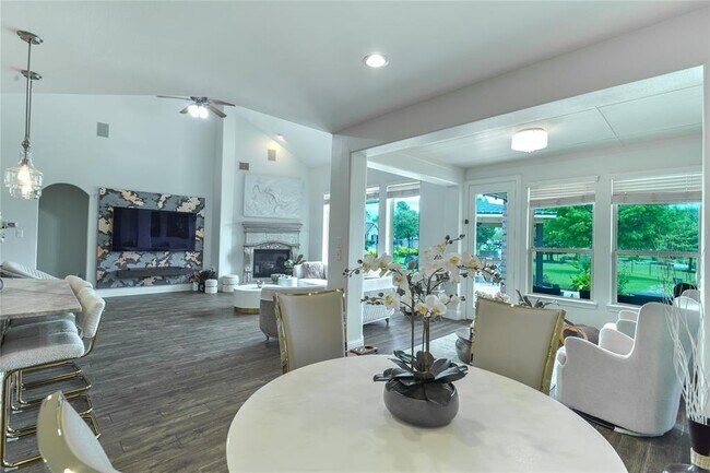 Building Photo - 13714 Oak Harbor Bend