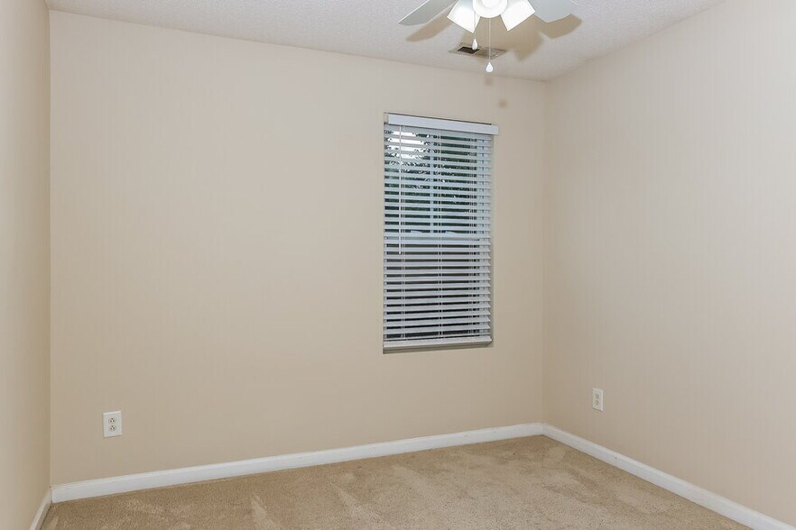 Building Photo - 51 Valleyfield Dr
