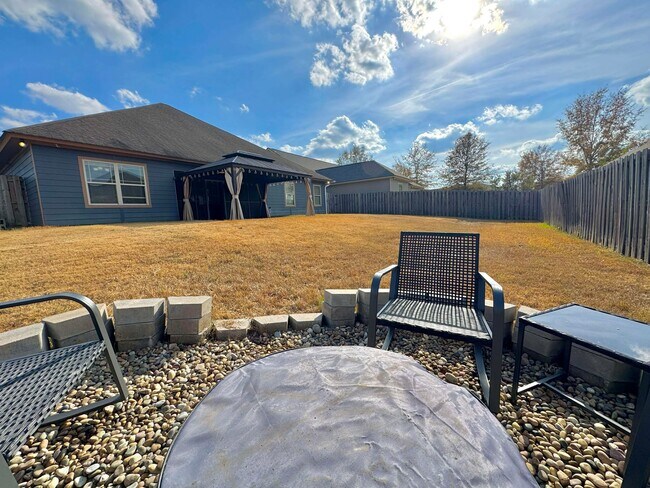 Building Photo - 61 Boulder Dr