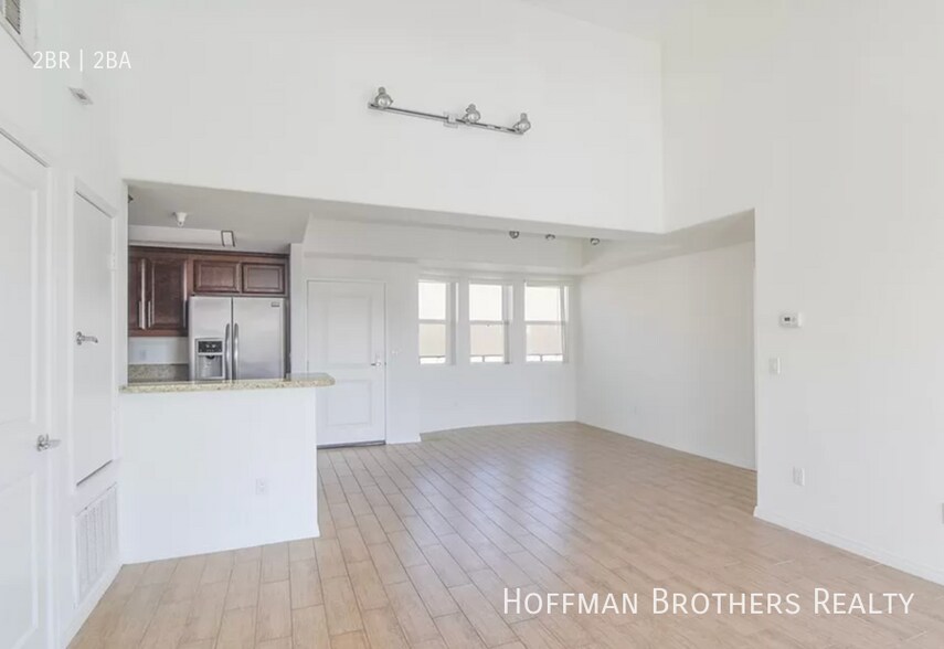 Building Photo - 11925 Kling St