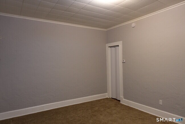 Building Photo - 53 Lindsley St