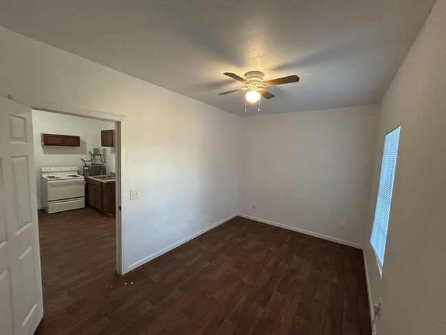 Building Photo - 1303 Bell St