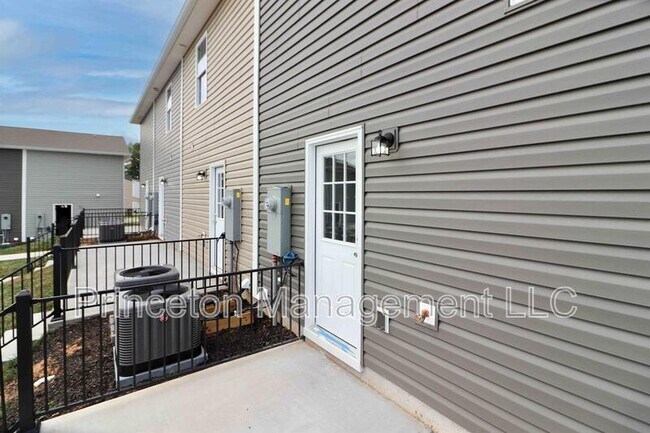 Building Photo - 3967 Newhall Dr NW