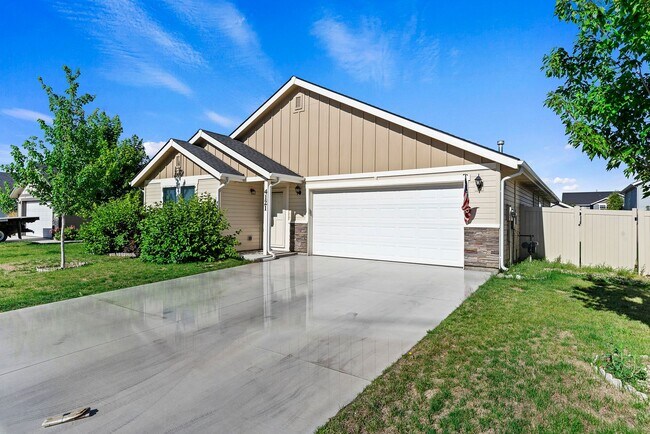 Building Photo - Available July 5th, 3bd/2b Meridian Home