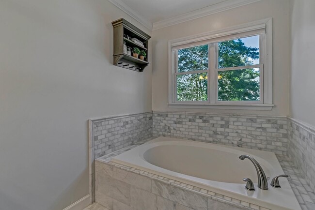 Building Photo - 6612 Kerns Rd