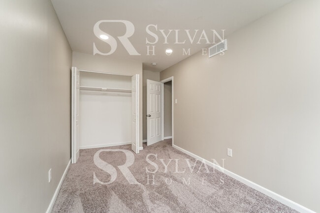 Building Photo - Beautiful 3BR 3BA Townhome