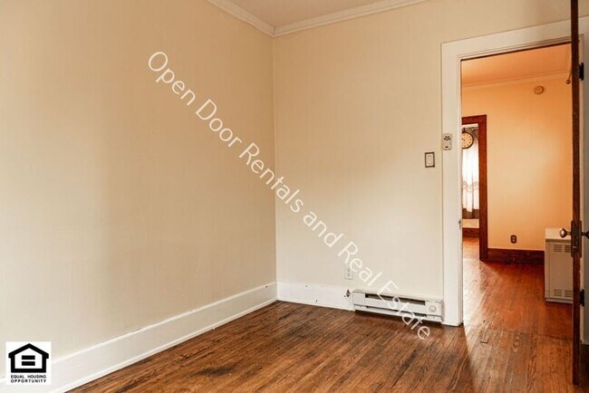 Building Photo - 1102 Rockhill St
