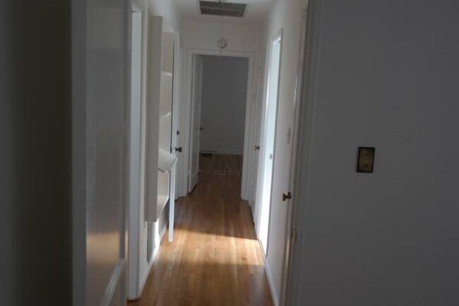 Building Photo - Lovely College Area Home