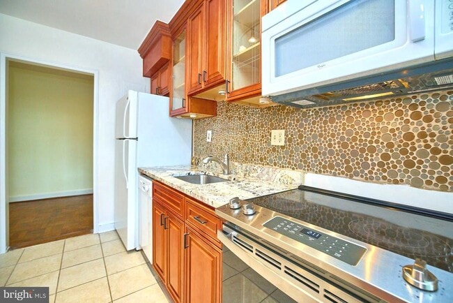 Building Photo - 1322 Fort Myer Dr